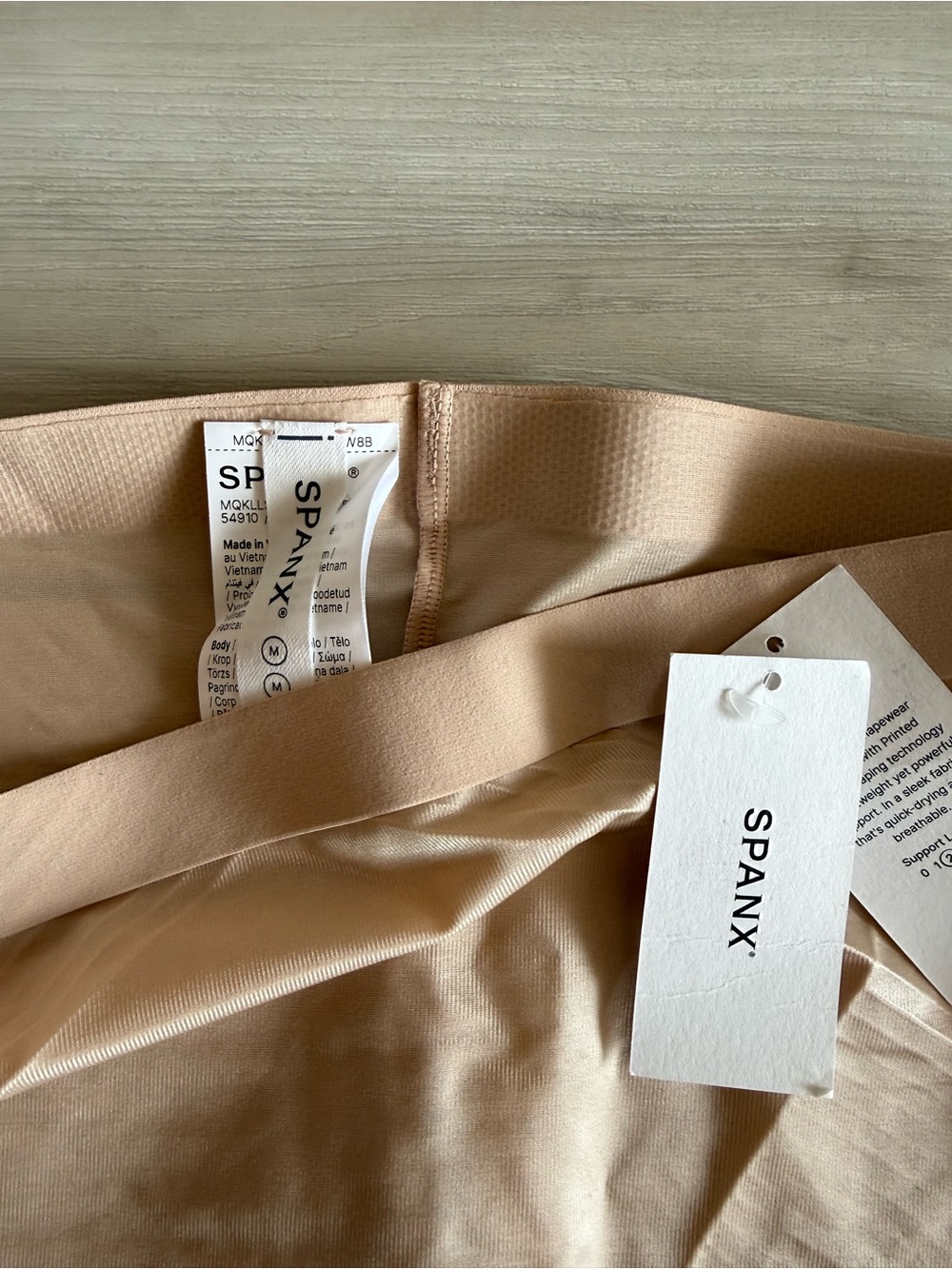 Spanx Invisible Girl Short Beige Medium NWT - Picture 9 of 9
